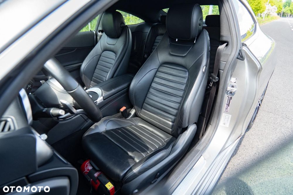 Mercedes-Benz Klasa C 300 9G-TRONIC - 13