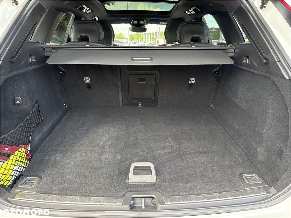 Volvo XC 60 T6 Plug-In Hybrid AWD Plus Dark - 17