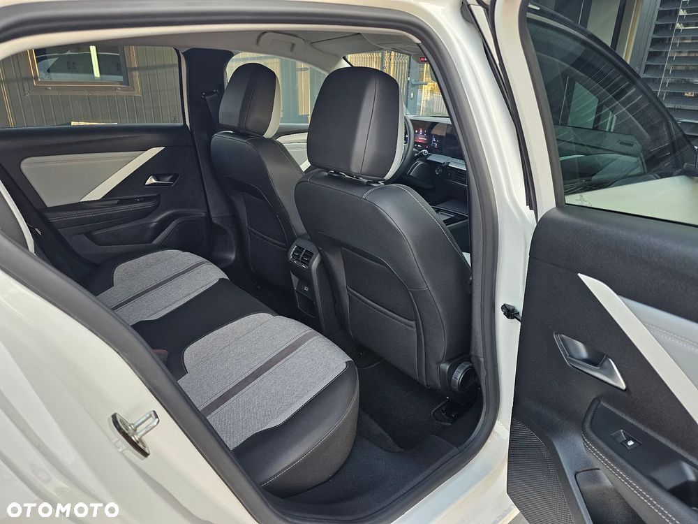 Opel Astra 1.2 Turbo Automatik Elegance - 10