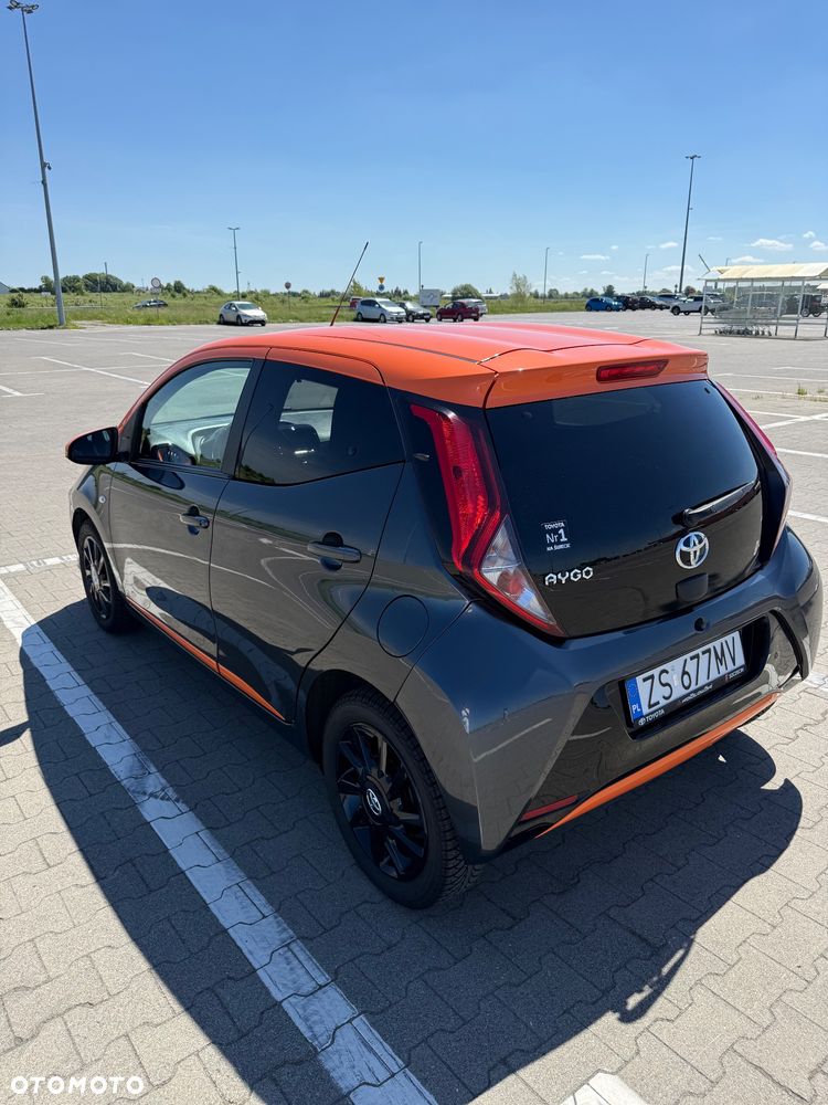 Toyota Aygo x.shift x-play connect - 5