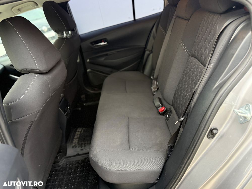 Toyota Corolla 1.8 HSD Business - 18