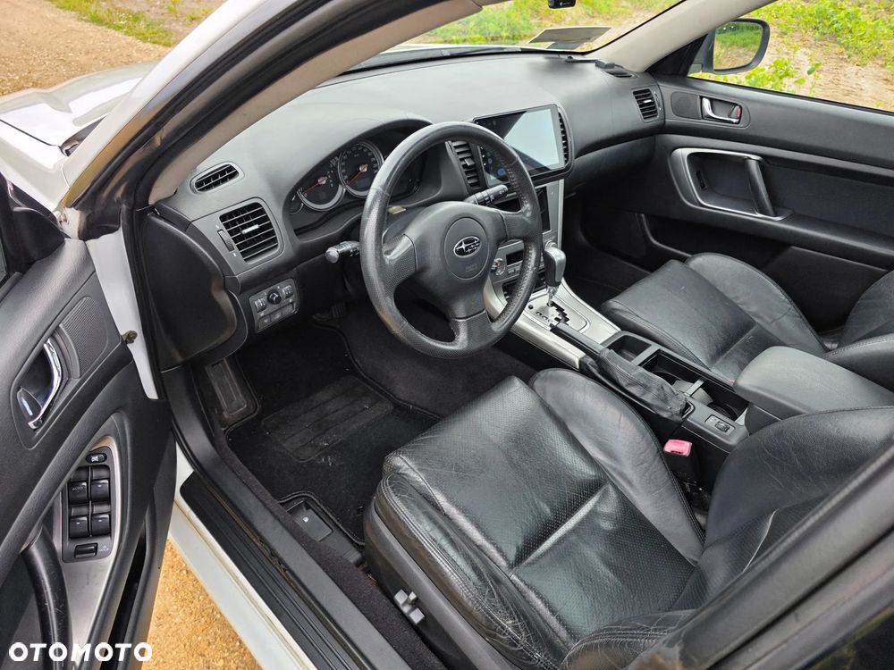 Subaru Legacy - 13