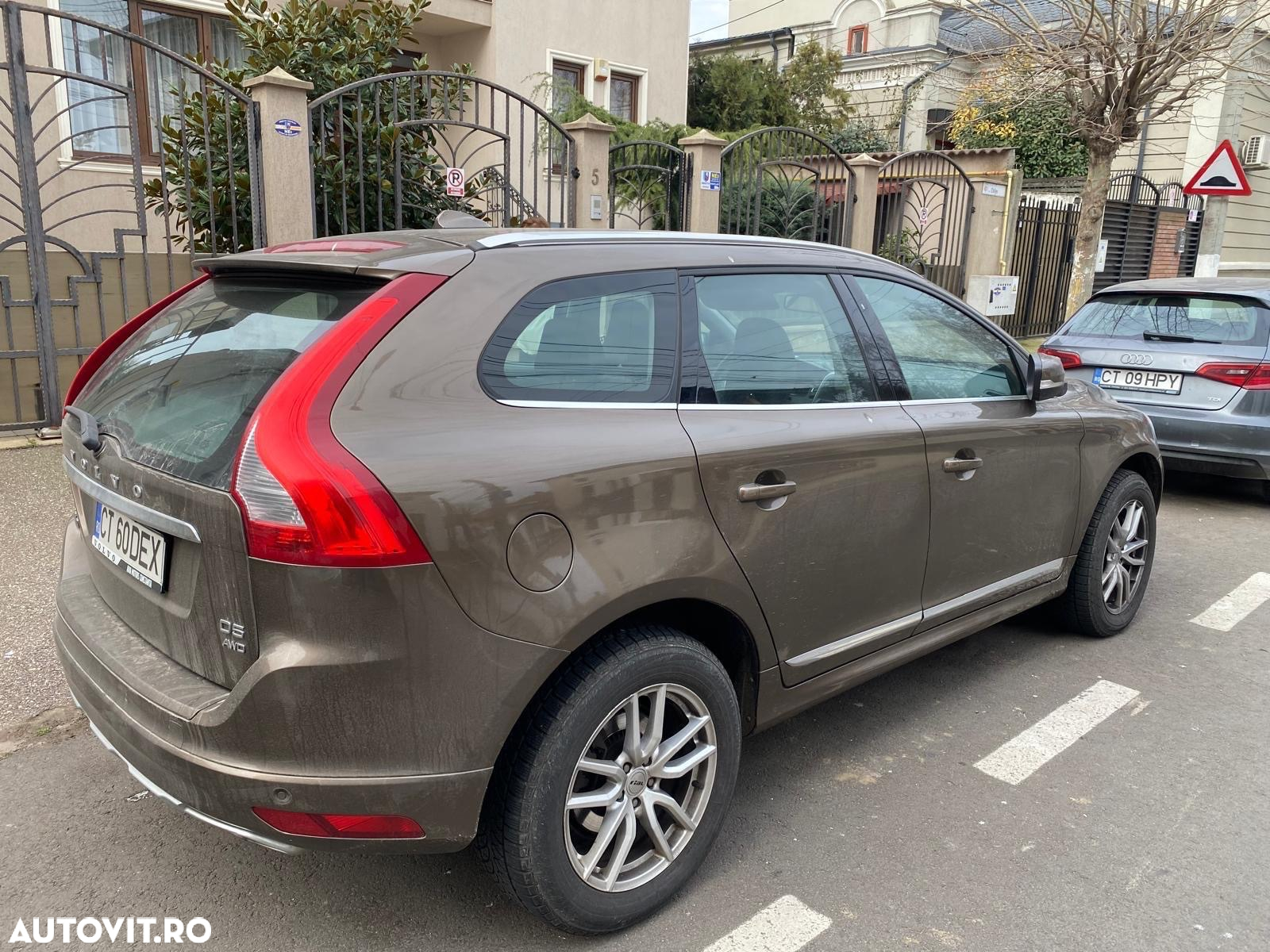 Volvo XC 60 D5 AWD Momentum - 2