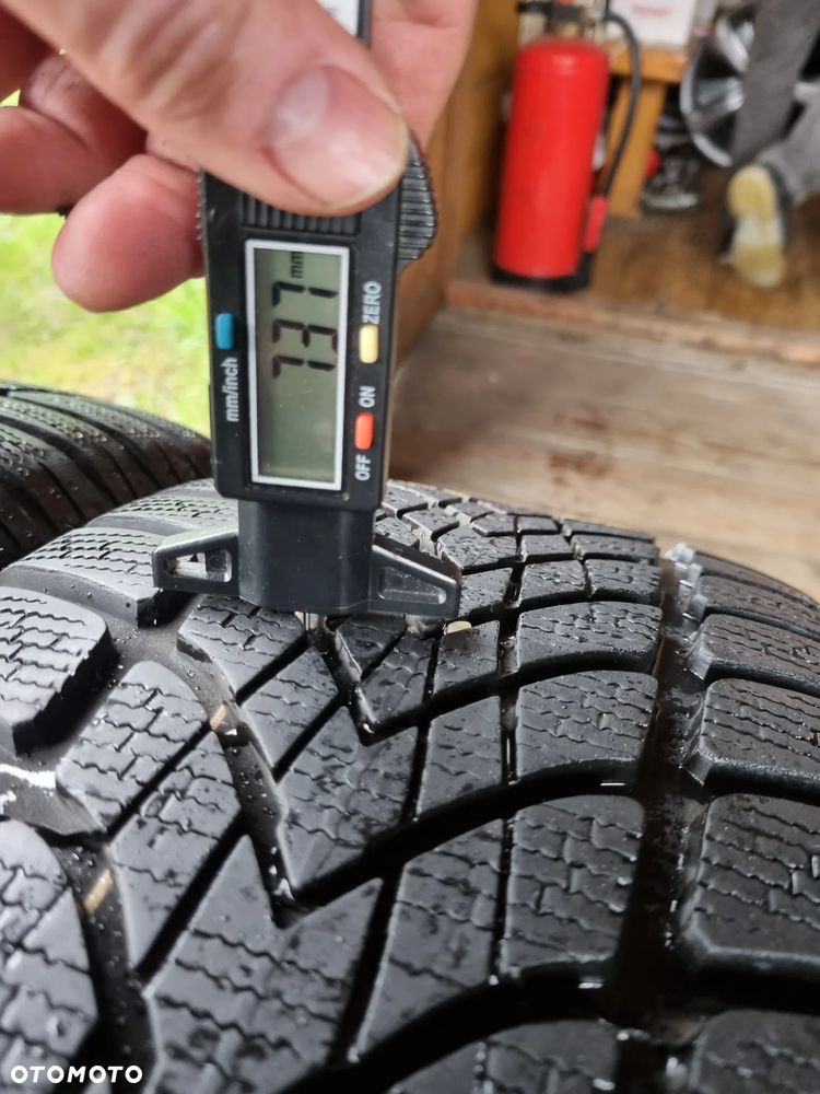 Opony Dunlop Winter sport 4D AO 225/50R17 98H 2024r 4x7,2mm super stan - 7
