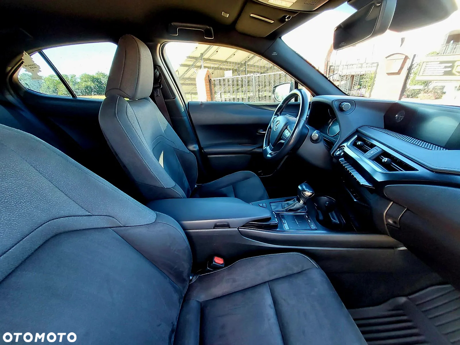 Lexus UX 200 GPF Pure 2WD - 16