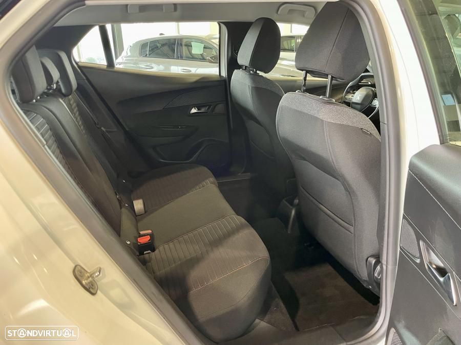 Peugeot 2008 1.2 PureTech Active Pack - 24