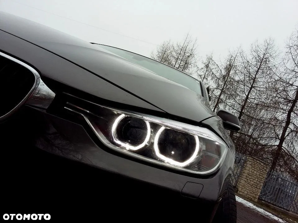 BMW Seria 3 320d DPF Touring Efficient Dynamics Edition - 15