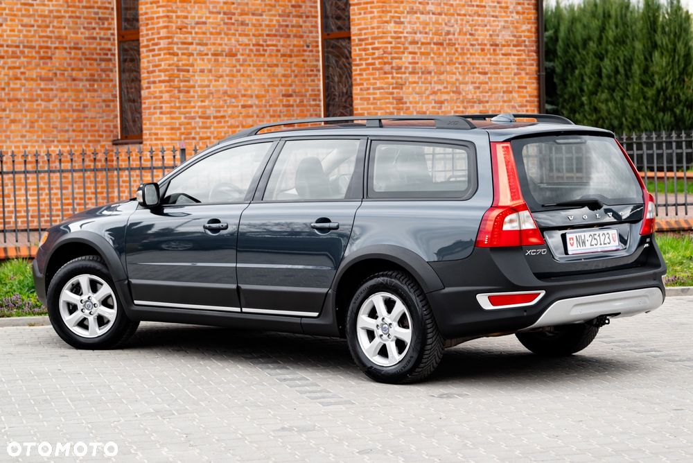 Volvo XC 70 D5 AWD Momentum - 11