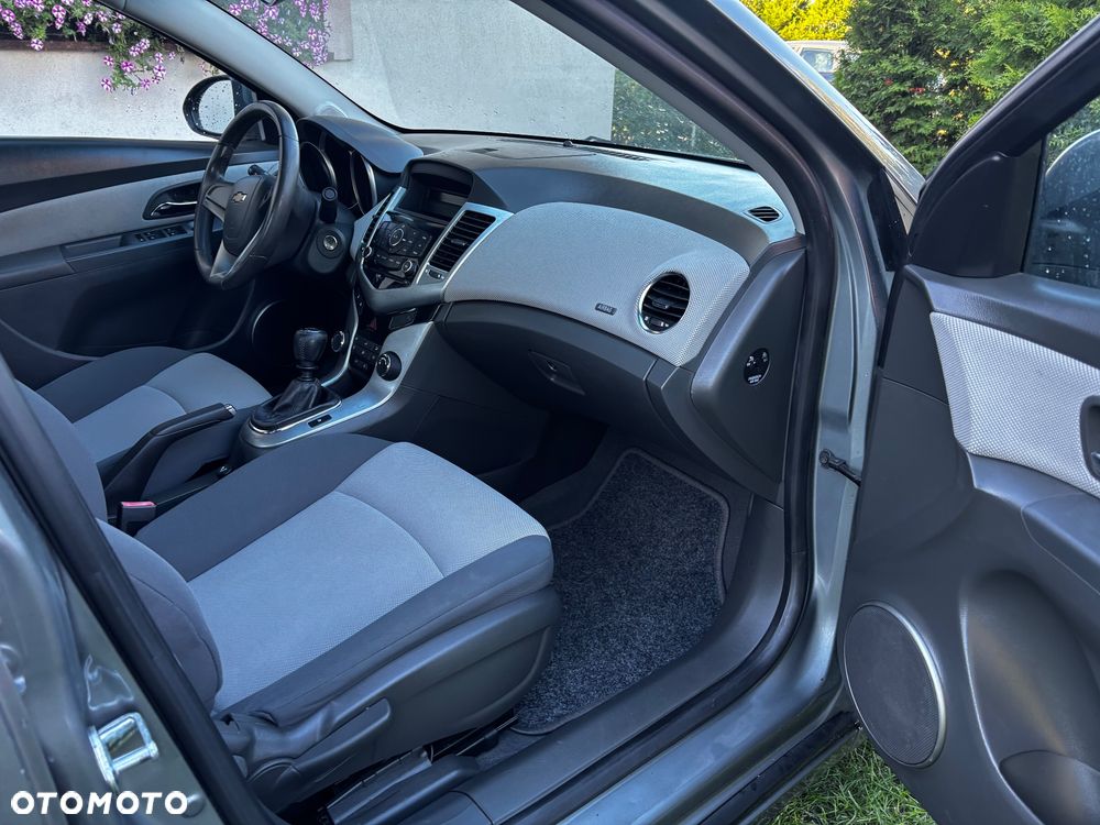 Chevrolet Cruze 1.8 LS - 4