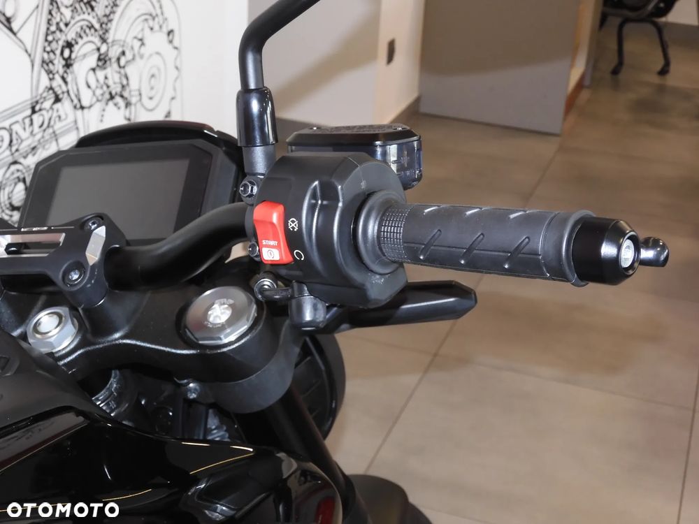 Honda CB - 12