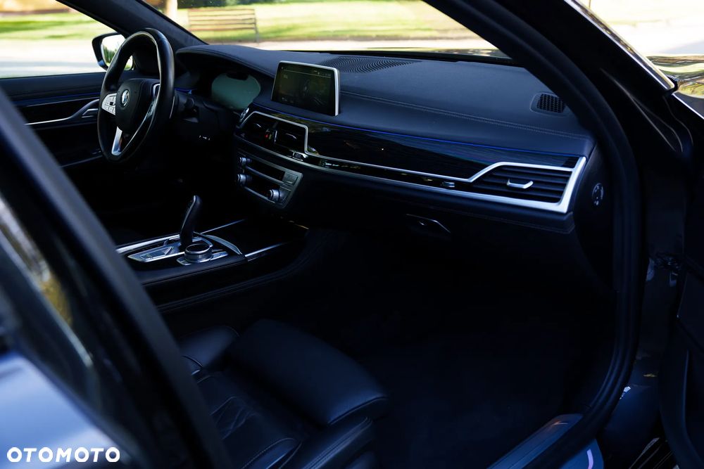 BMW Seria 7 730d mHEV - 12