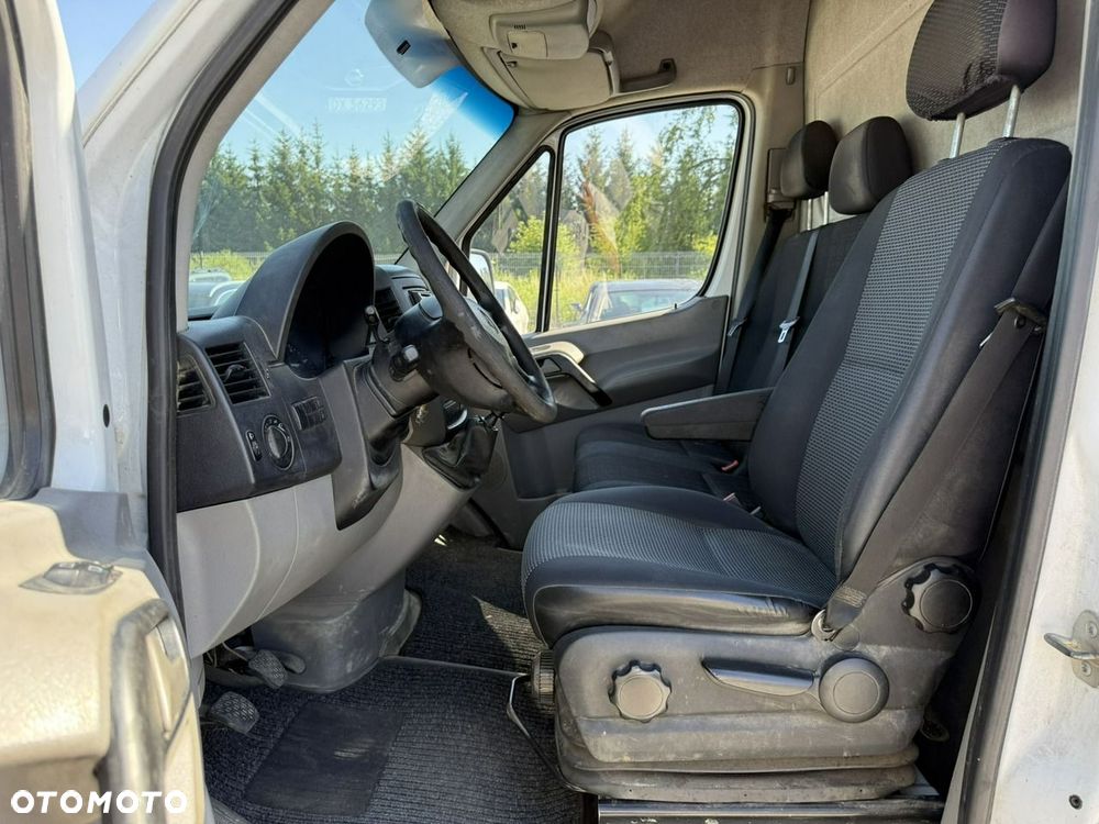 Mercedes-Benz Sprinter - 11