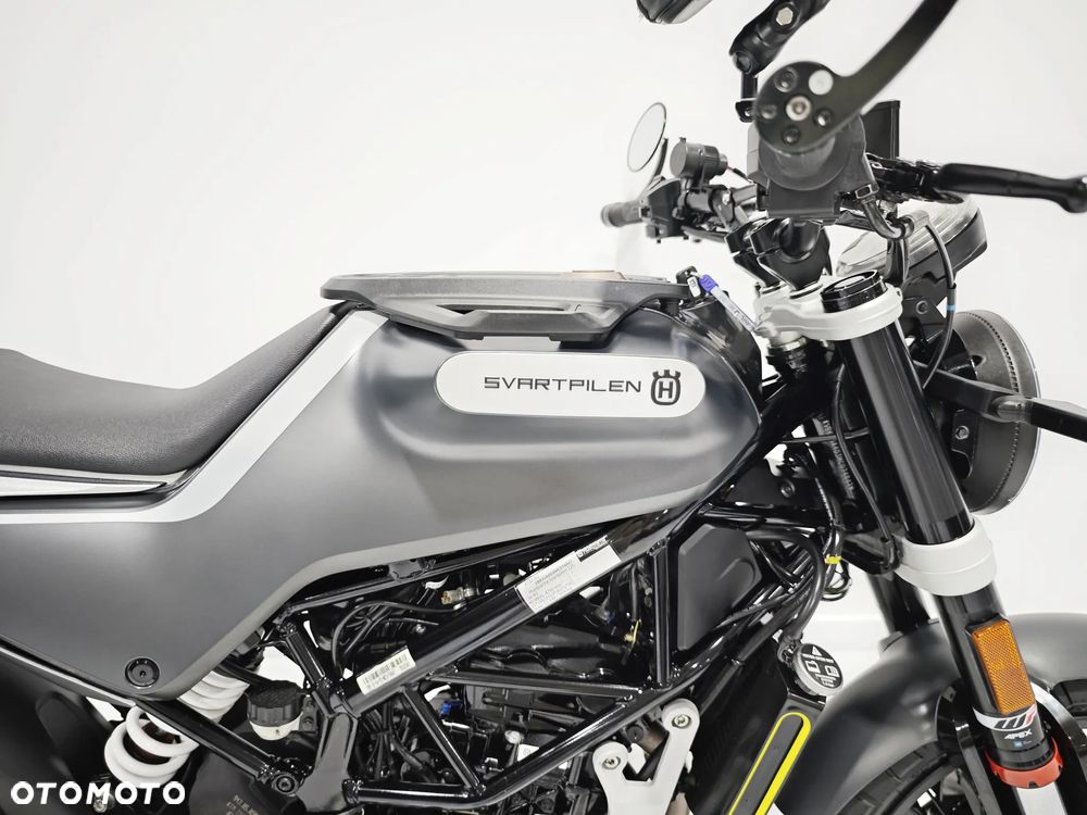 Husqvarna Svartpilen - 12