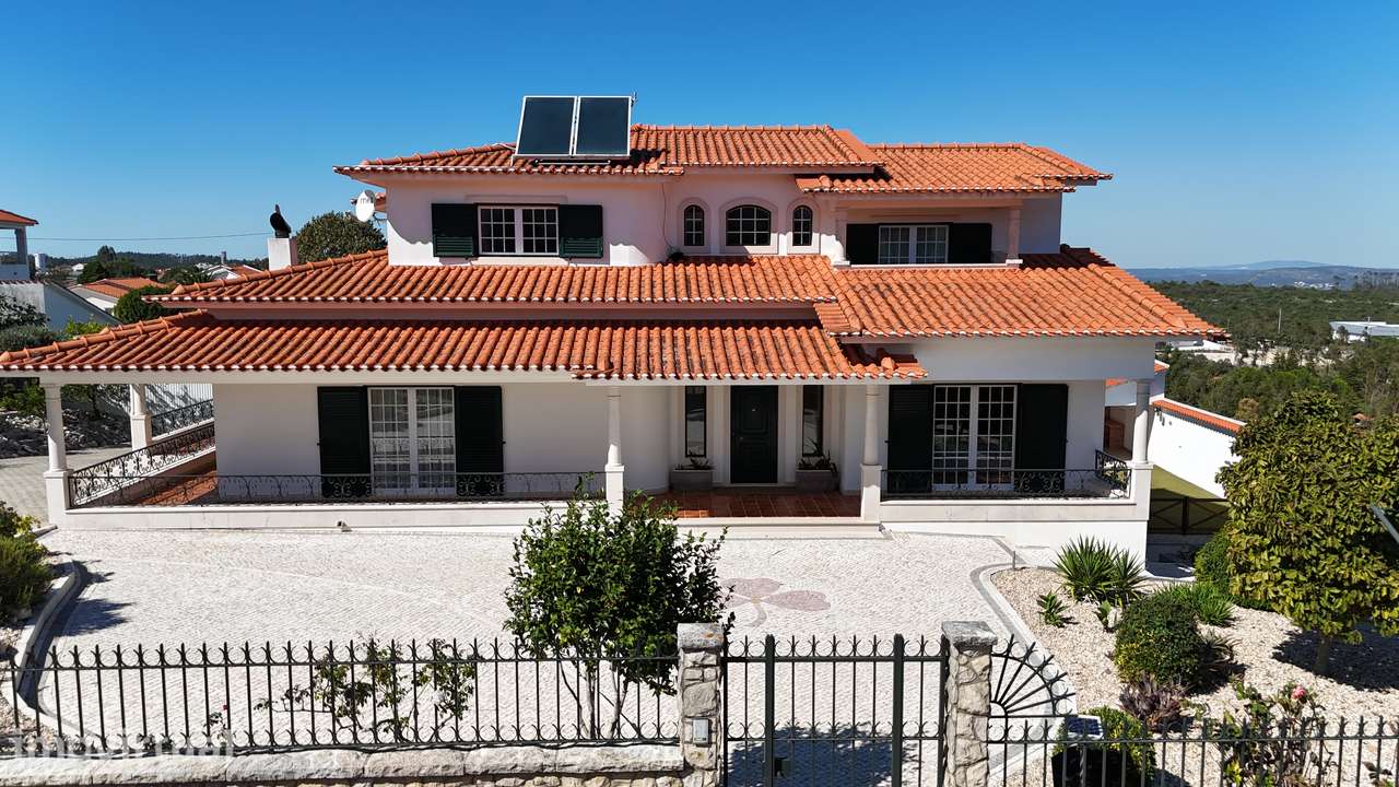 Moradia T4 com vista deslumbrante para os castelos de Ourém - Grande imagem: 2/27