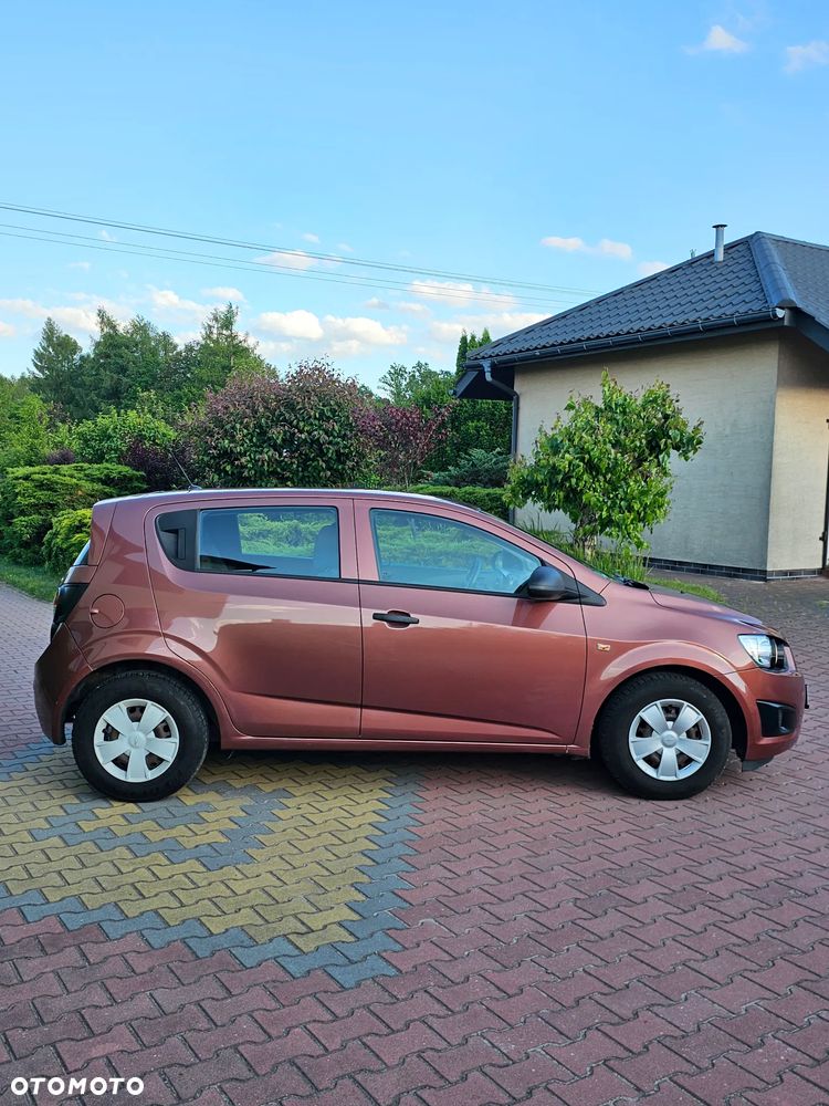 Chevrolet Aveo - 4