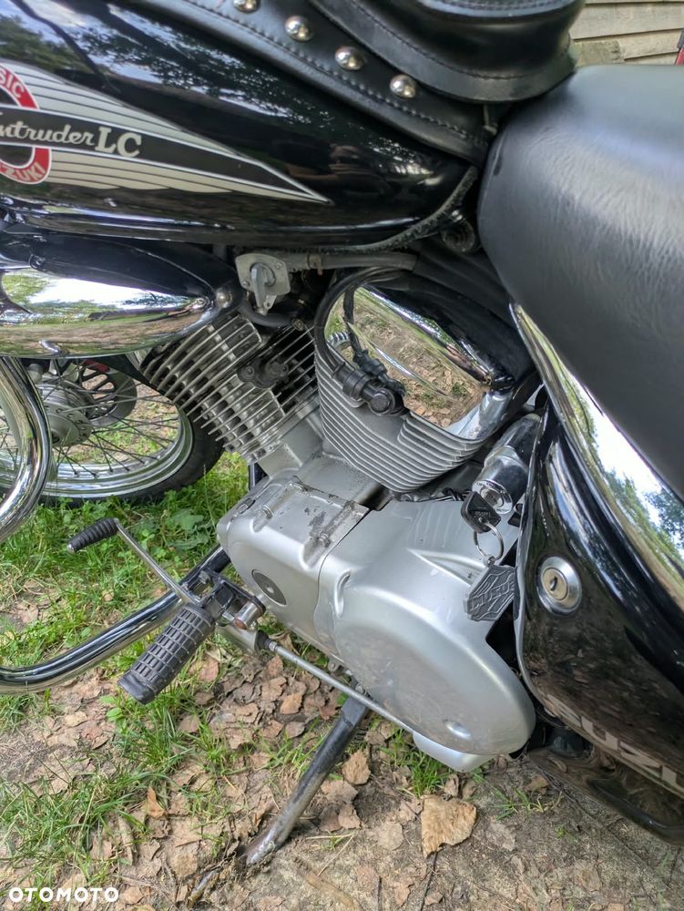 Suzuki Intruder - 10