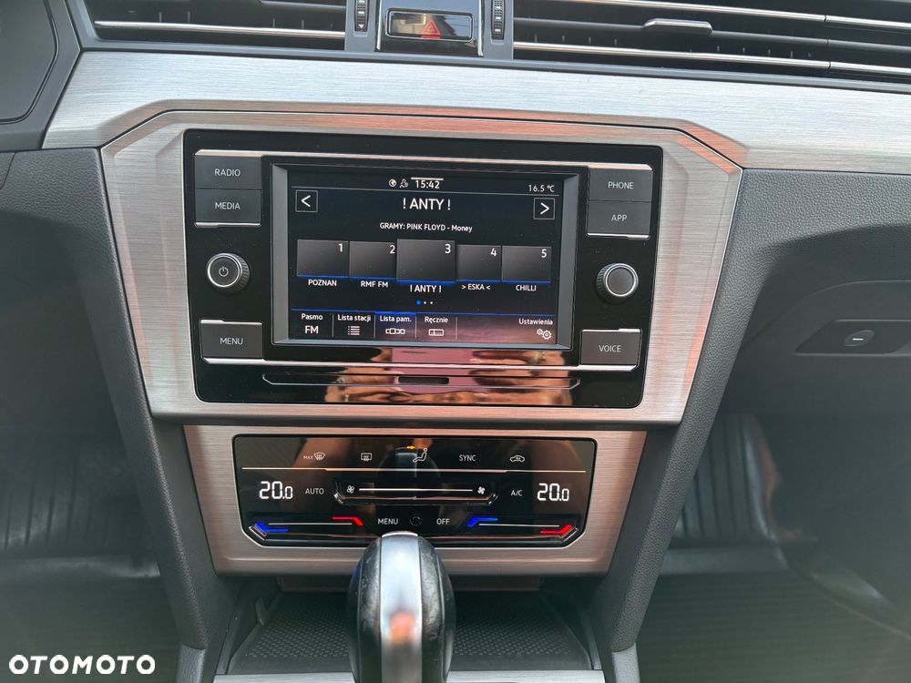 Volkswagen Passat - 14