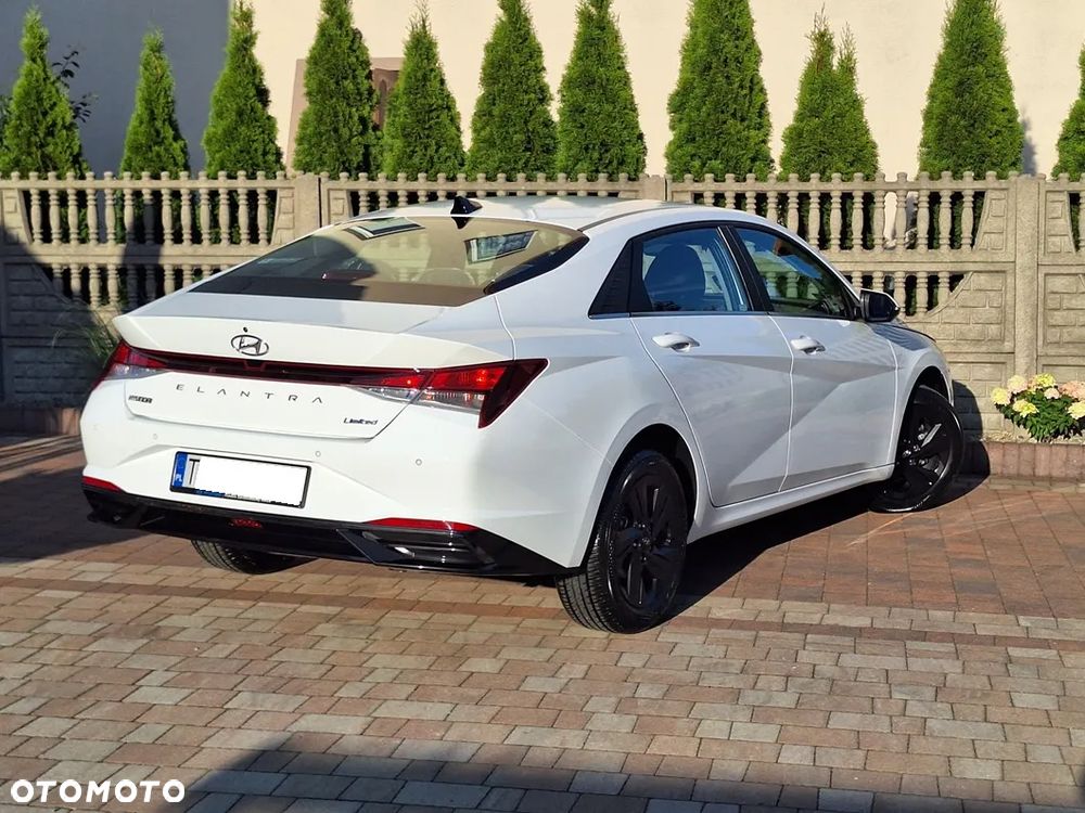 Hyundai Elantra 1.6 Smart - 33