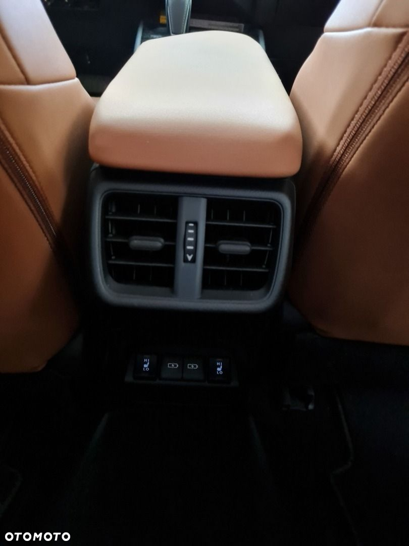 Lexus UX - 16