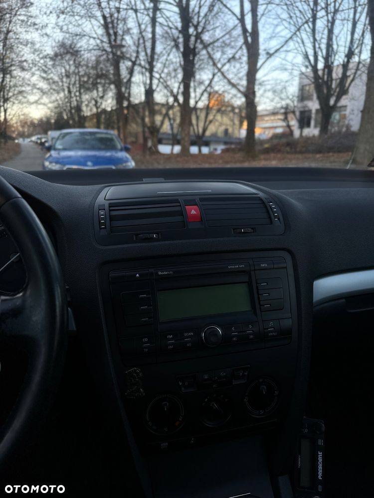 Skoda Octavia 1.6 Ambiente - 7