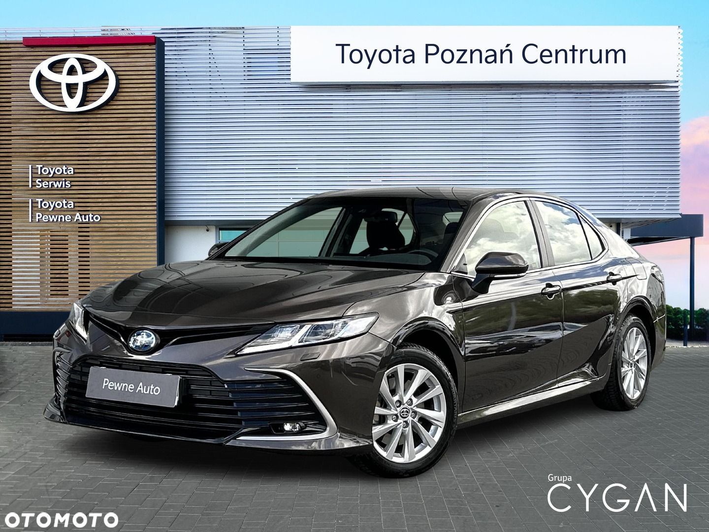 Toyota Camry - 1