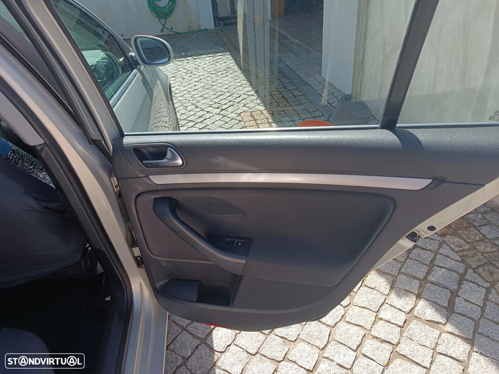 VW Golf Variant 1.6 TDi Highline - 9
