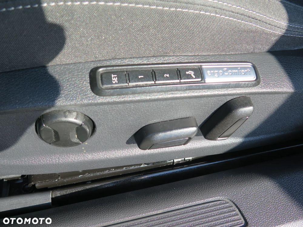 Volkswagen Passat Variant 2.0 TDI 4Mot Elegance DSG - 18