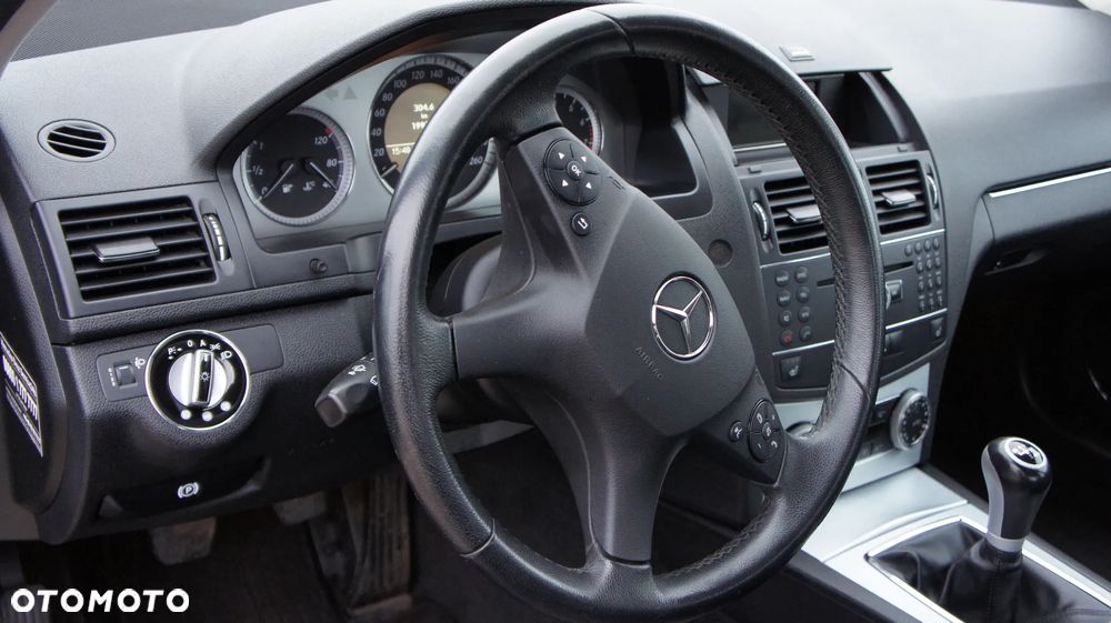 Mercedes-Benz Klasa C 180 Kompressor BlueEFFICIENCY - 19