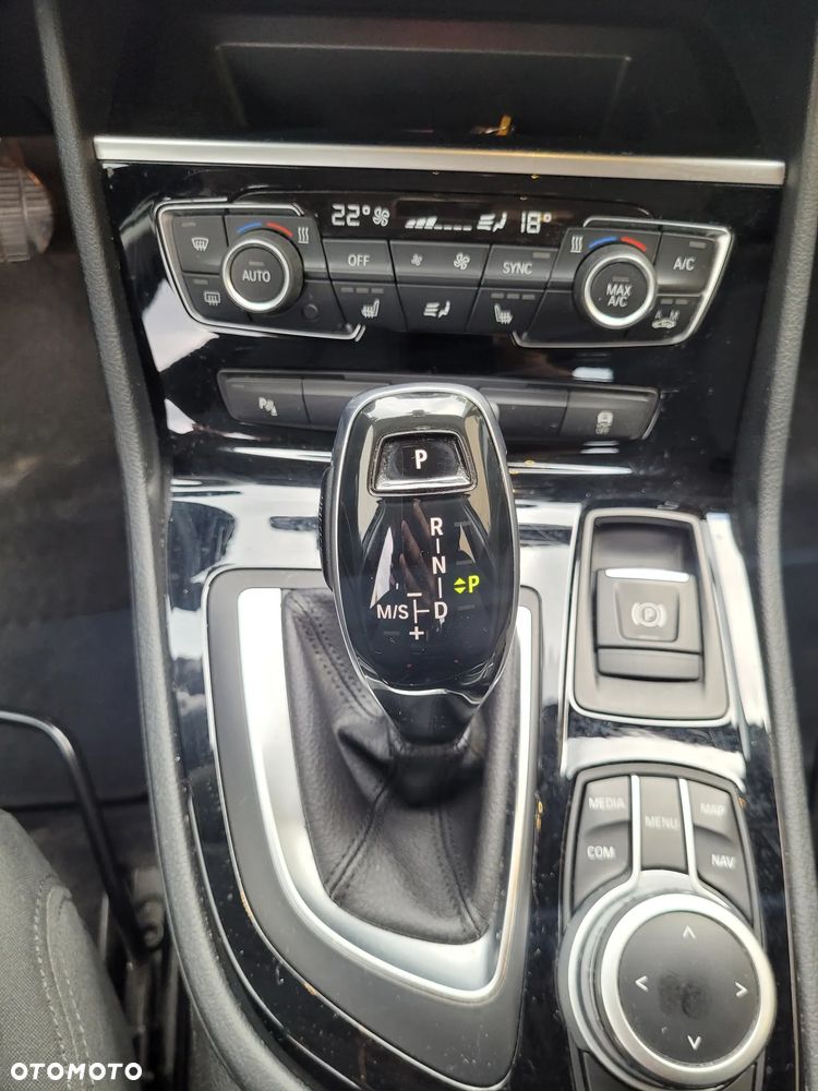BMW Seria 2 218d - 4