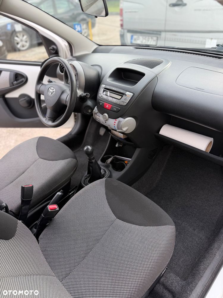 Toyota Aygo - 12