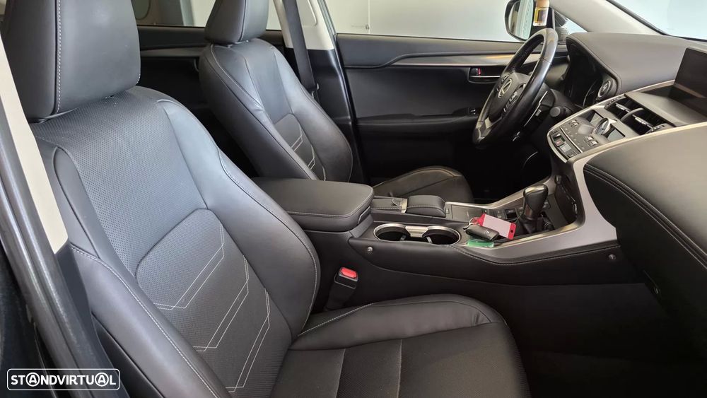 Lexus NX 300h Executive - 60