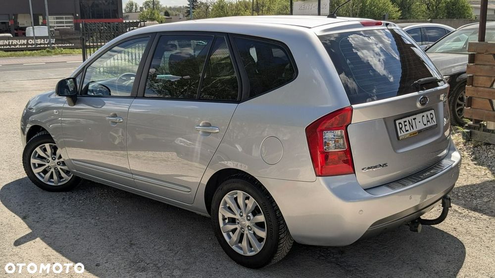 Kia Carens - 8
