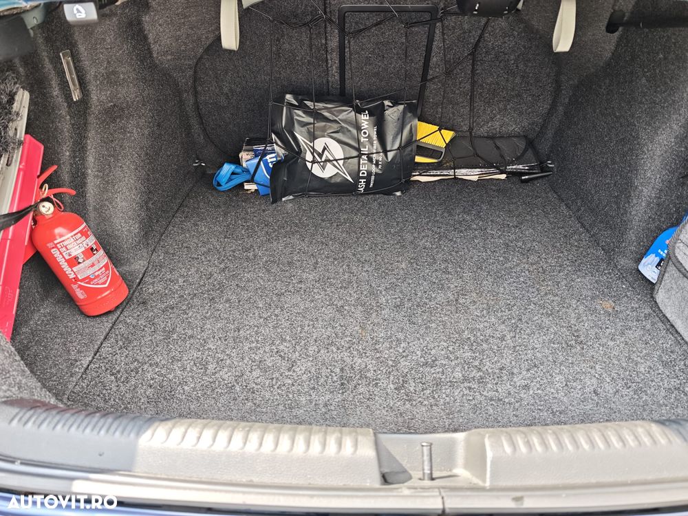 Volkswagen Jetta - 32