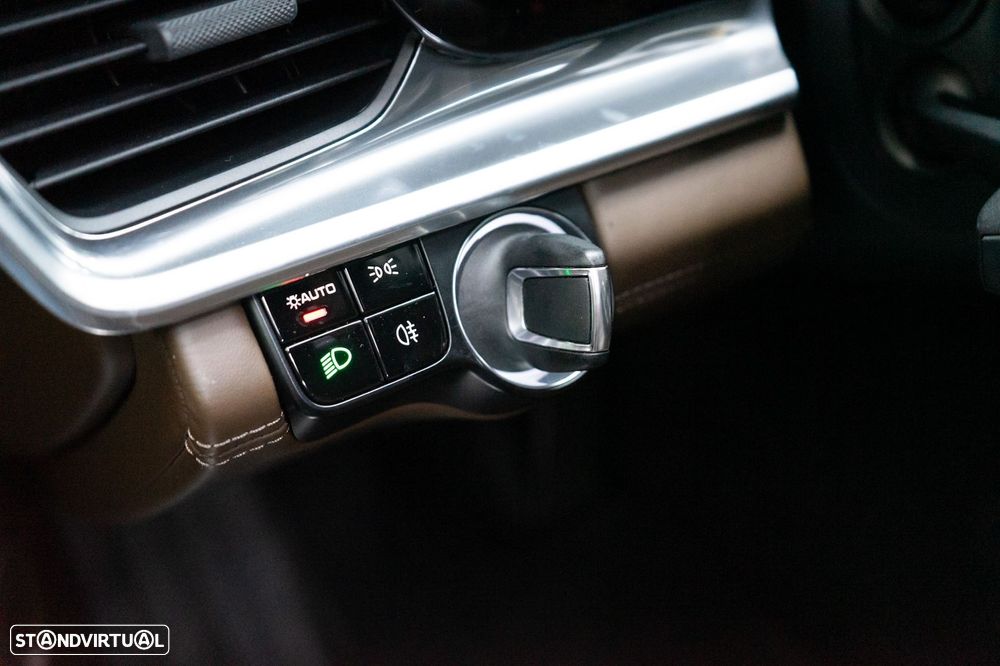 Porsche Panamera 4 E-Hybrid - 34