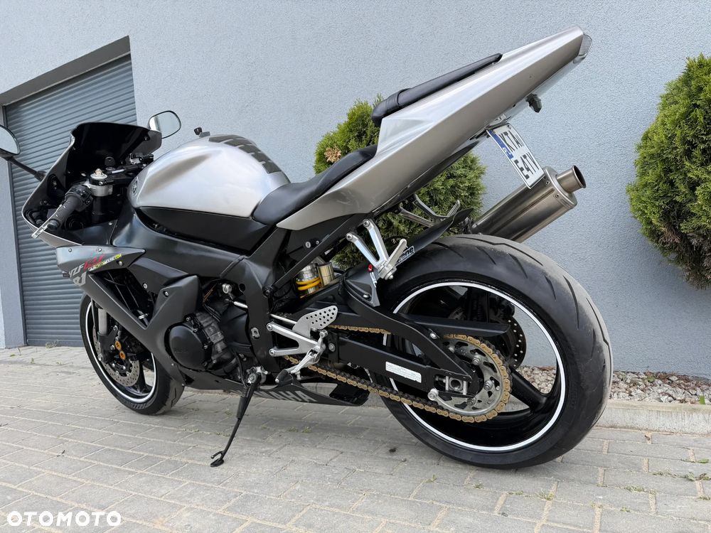 Yamaha R1 - 30