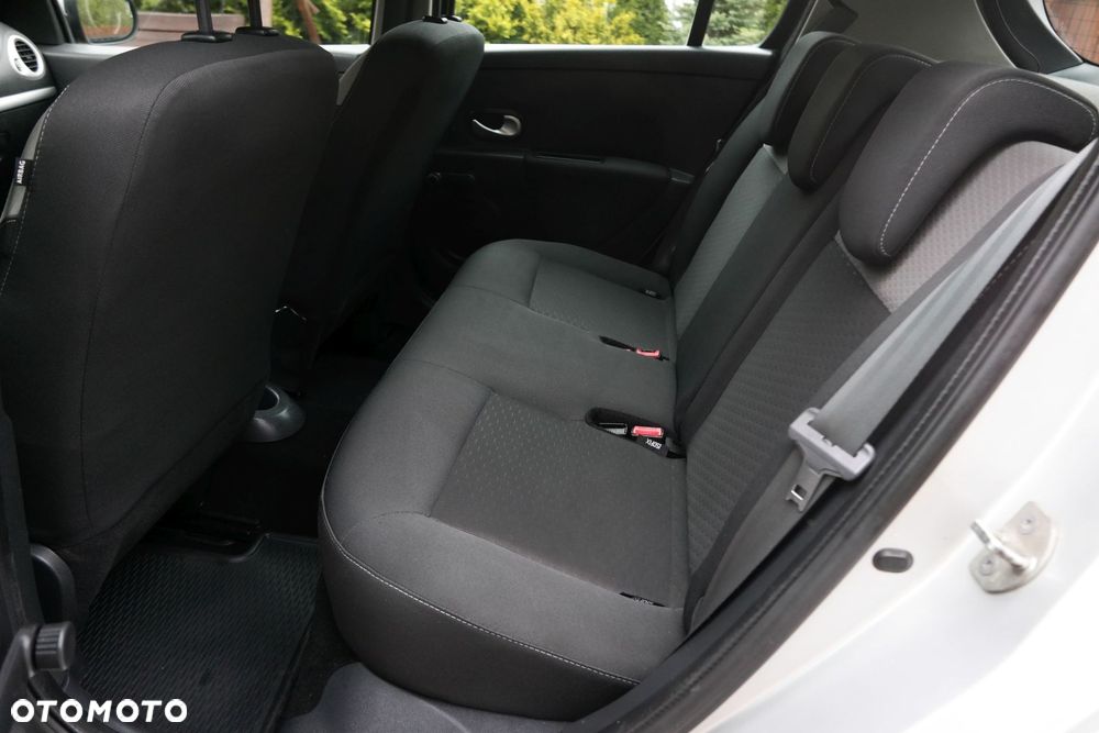 Renault Clio 1.2 16V Alize - 10