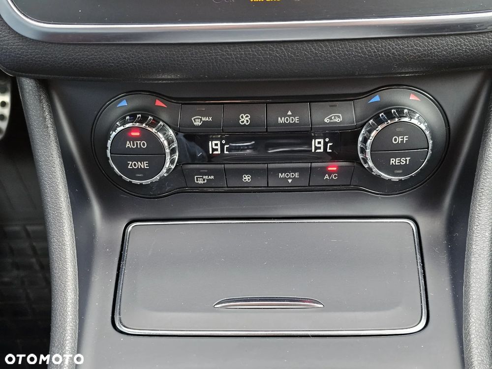 Mercedes-Benz GLA 200 7G-DCT AMG Line - 28