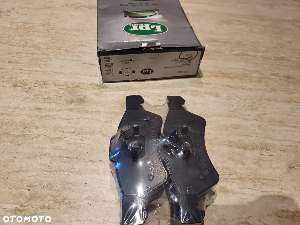 Klocki hamulcowe przód 172,5x65,7x18 CHRYSLER VOYAGER III, VOYAGER IV; DODGE CARAVAN 2.0-3.8 01.95-12.08- KOŁA 16 CALI - 2