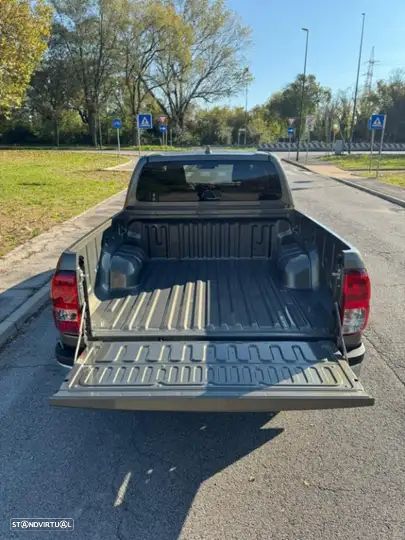 Toyota Hilux 2.4 D-4D 4WD CD Tracker S CA - 6