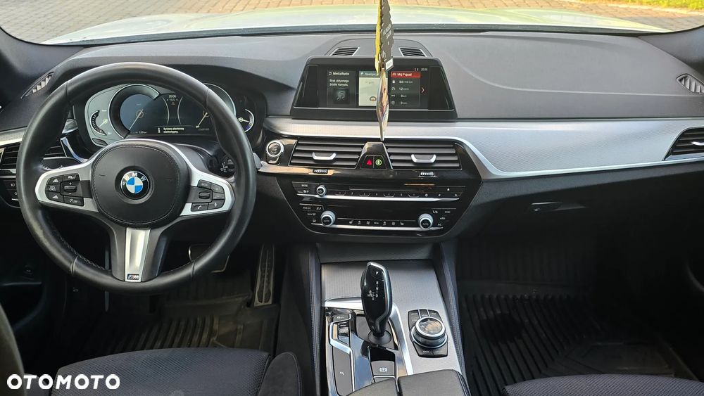 BMW Seria 5 520d M Sport - 11
