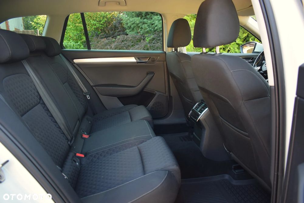 Skoda Superb 2.0 TDI SCR Style DSG - 9