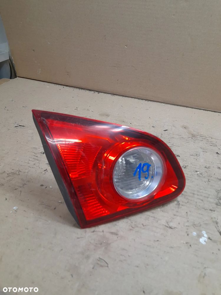 LAMPA LEWY TYŁ W KLAPĘ NISSAN QASHQAI I J10 nr 89071063