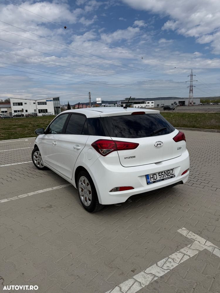 Hyundai i20 1.1 CRDi M/T Confort - 3