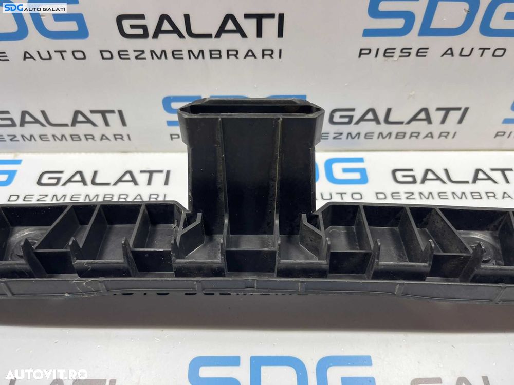 Suport Ghidaj Central pentru Bara Spoiler Spate Volkswagen Golf 5 Hatchback 2004 - 2008 Cod 1K6807863 - 4