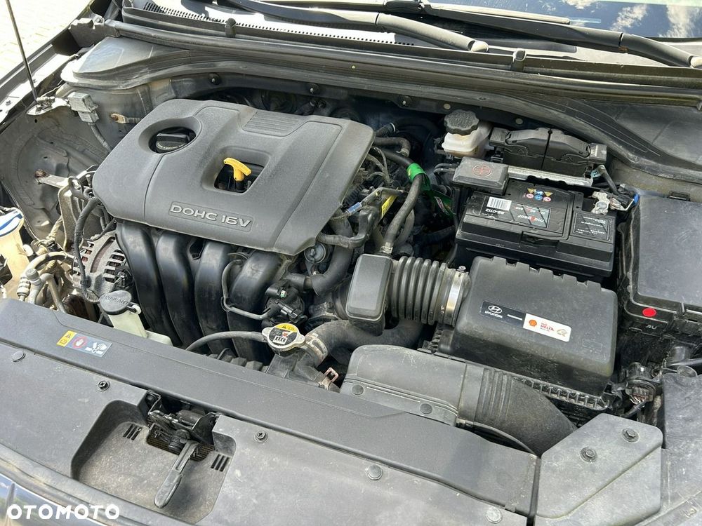 Hyundai Elantra - 27