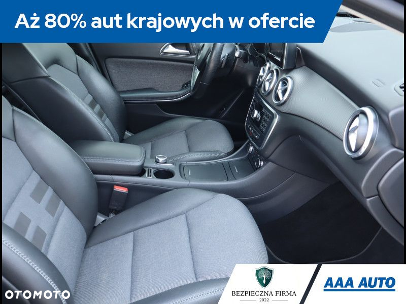Mercedes-Benz GLA - 10