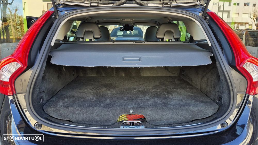 Volvo V60 D6 Plug-In-Hybrid AWD Geartronic Momentum - 22