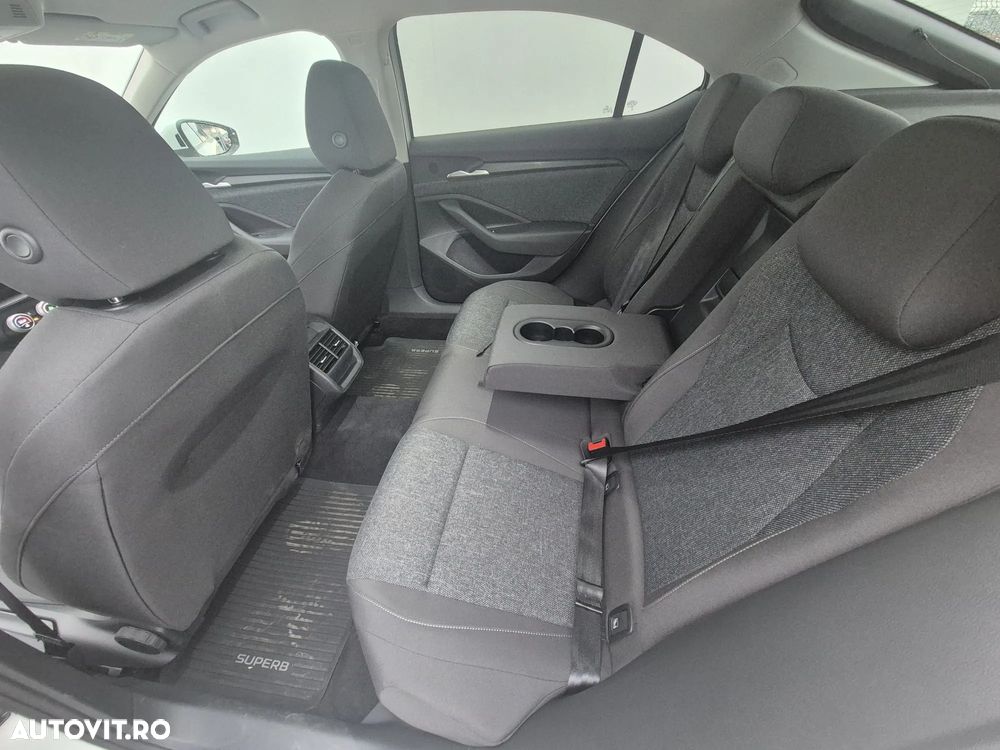 Skoda Superb 2.0 TDI 150 CP DSG Essence - 11