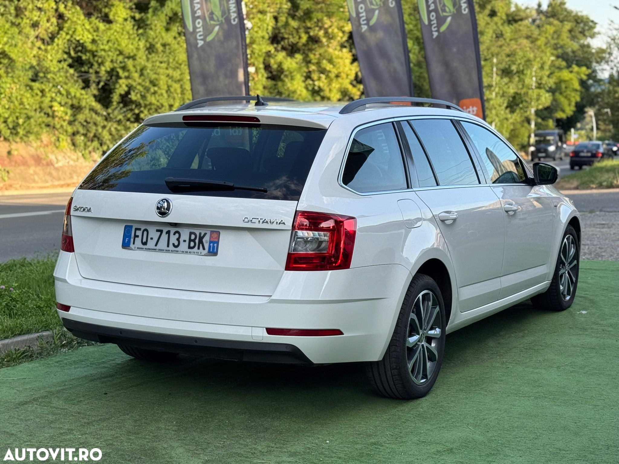 Skoda Octavia Combi Diesel 1.6 TDI DSG Ambition - 12