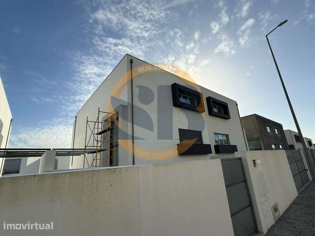 Moradia T3 Nova Luxo Centro Santa Maria da Feira - Grande imagem: 2/31